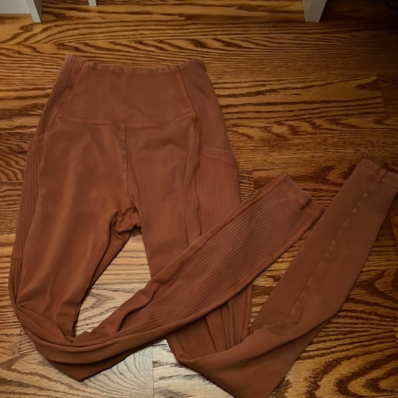 aerie Pants - || aerie coral leggings